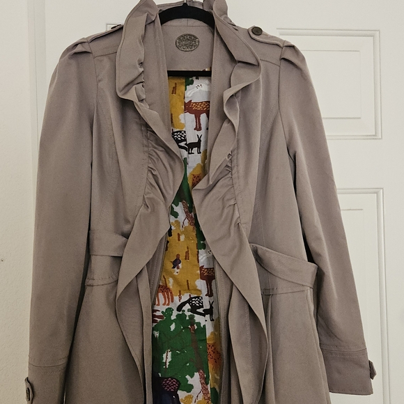 Women’s Ruffled Tie-Waist Trench Coat - Taupe - Picture 2 of 6
